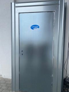 Drzwi budowlane stalowe z regulacją szerokości i wysokości