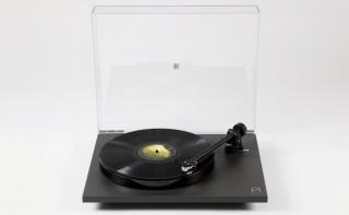 Rega P1 Planar 1 Plus (Planar1) Truntable with Carbon cartridge Color: Walnut