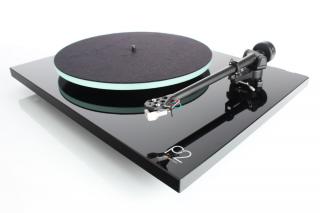 Rega P2 Planar 2 (Planar2) Analog turntable with Carbon Cartridge Color: Red gloss