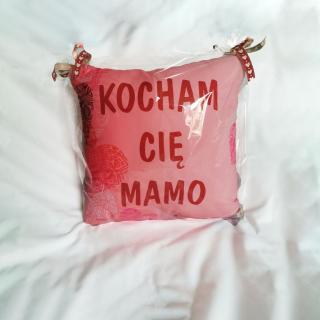 Poduszka w ekskluzywnym opakowaniu - gotowe na prezent "KOCHAM CIĘ MAMO"