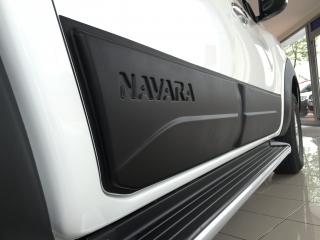 Nissan Navara D23 nakładki na drzwi dokładki NP300