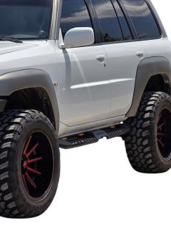Stopnie boczne progi model X Nissan Patrol Y61 wersja długa