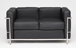 Dwuosobowa sofa inspirowana projektem LC-2 Le Corbusier