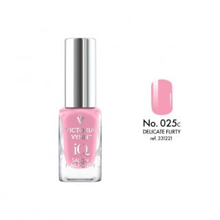 Lakier klasyczny iQ Nail Polish 025 DELICATE FLIRTY Victoria Vynn - 9 ml (zawiera pigment fluorescencyjny)