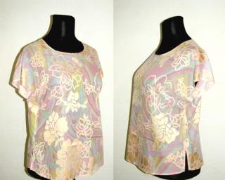 Bluzka bawełniana z delikatnym wzorem - pastelowe kwiaty