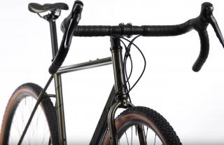 Rower gravel Kross Esker 4.0 CrMo + Gratis Pedały Pełna gwarancja 2 lata / Bezpłatna szybka dostawa / Doradztwo / Raty 0%  / Sprawdź