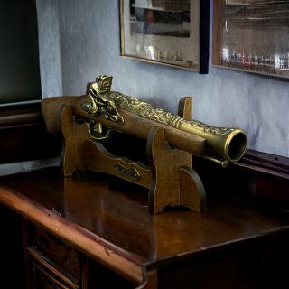 WŁOSKI HISTORYCZNY GARŁACZ Z ZAMKIEM SKAŁKOWYM (AG318.01)