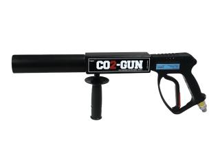 pistolet TCM FX CO2 wytwarza wyrzuty mgły o długości do 8 metrów