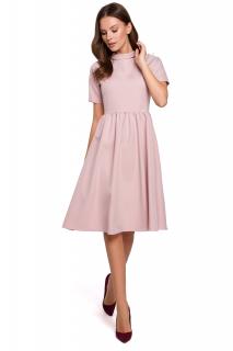 Elegancka sukienka ze stójką podkreślająca talię różowa K028