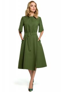 Rozkloszowana sukienka na co dzień z paskiem podkreślającym talię zielona M396