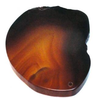 Agat brązowy na wisior - plaster 61x47x7mm - dwa otwory