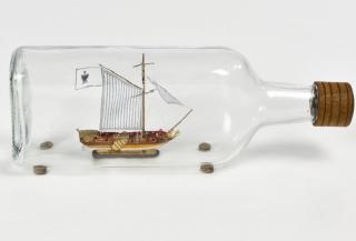 Drewniany model do sklejania w butelce - Golden Yacht - Amati 1350