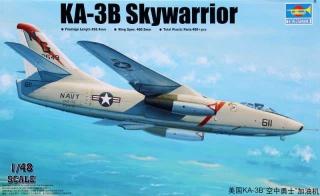 Model amerykańskiego samolotu KA-3B Skywarrior w skali 1:48