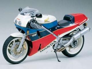 Model do sklejania motocyklu Honda VFR750R Tamiya 14057