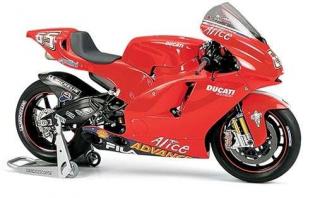 Model motocykla do sklejania Ducati Desmosedici, Tamiya 14101