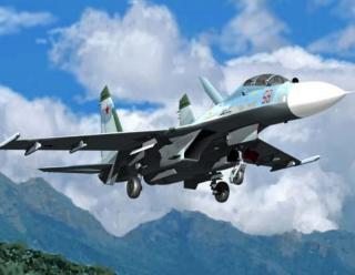 Model myśliwca Su-27UB Flanker C do sklejania Trumpeter 02270