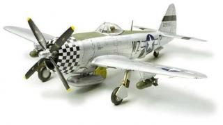 Plastikowy model amerykańskiego samolotu myśliwskiego Republic P-47D Thunderbolt Bubbletop do sklejania z firmy Tamiya nr katalogowy 60770.