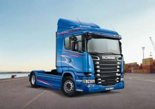 Plastikowy model ciężarówki Scania R400 Streamline Flat Roof do sklejania w skali 1:24 z firmy Italeri nr 3947