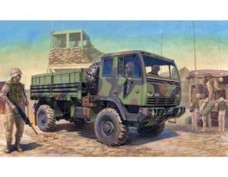 Plastikowy model ciężarówki wojskowej M1078 do sklejania w skali 1:35 z firmy Trumpeter nr 01004