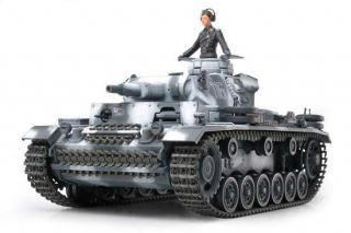 Plastikowy model niemieckiego czołgu Panzerkampfwagen III wersja N do sklejania z firmy Tamiya nr katalgowy 35290 w skali 1:35