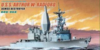 Plastikowy model niszczyciela rakietowego USS Arthur W.Radford Dragon 7031 skala 1:700