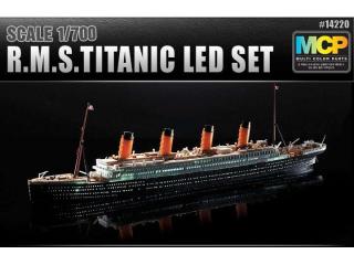 Plastikowy model okrętu Titanic z oświetleniem Led - Academy 14220