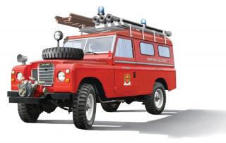 Plastikowy model samochodu terenowego Land Rover w wersji strażackiej do sklejania w skali 1:24 z firmy Italeri nr 3660