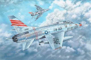 Plastikowy model samolotu F-100C Super Sabre do sklejania w skali 1:32 z firmy Trumpeter 03221