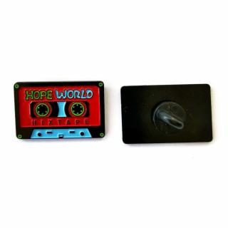 Przypinka Kaseta Magnetofonowa Czerwona Hope World Buton Metal Pin 1