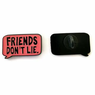 Przypinka Napis Czarny Na Czerwonym Friends Dont Lie Buton Metal Pin 1