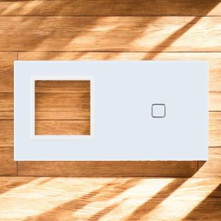 Panel szklany z miejscem na gniazdo + pojedynczy QUADA biały WELAIK ®