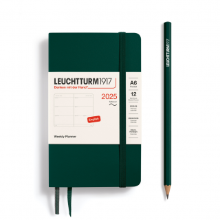 PLANER TYGODNIOWY POZIOMY LEUCHTTURM1917 W MIĘKKIEJ OPRAWIE POCKET (A6) 2025 FOREST GREEN (CIEMNOZIELONY)