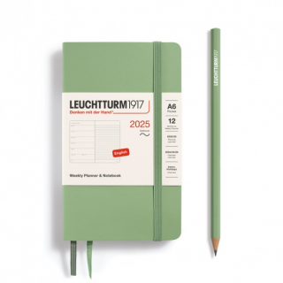 PLANER TYGODNIOWY Z NOTATNIKIEM LEUCHTTURM1917 W MIĘKKIEJ OPRAWIE POCKET (A6) 2025 SAGE (SZAŁWIOWY)