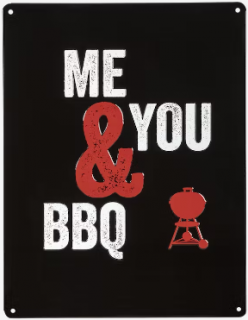 Metalowa tabliczka Weber z tłoczonym napisem „Me  You  BBQ”