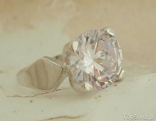 MILLA - srebrny pierścionek z białym kryształem Swarovskiego
