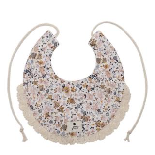 Hi Little One śliniak wiązany BOHO FLOPI Sand Pom Pom Mimisia.pl