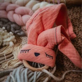 Topmark Hi Little One - Przytulanka dou dou z gryzakiem SLEEPY BUNNY z organicznej BIO bawełny Salmon