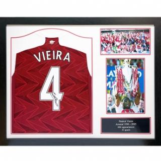Słynni piłkarze koszulka w antyramie Arsenal FC Vieira Signed Shirt (