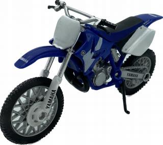 YAMAHA YZ 250 2004 na podstawce 1:18 Motormax