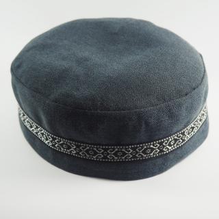 Krymka czapka męska z taśmą dekoracyjną szara