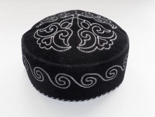 Krymka czarna czapka męska z aksamitu i filcu z haftem orientalnym  (59cm)