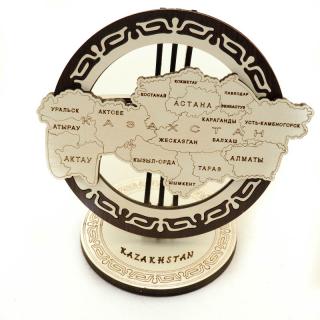Mapa Kazachstanu drewniana na podstawce