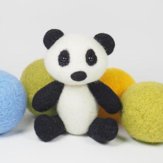 Panda filcowa z ruchomymi łapkami do fotografii noworodkowej