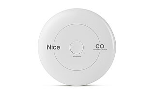 Nice CO ALARM-CONTROL 301616430301 - kompaktowy, zasilany bateryjnie detektor tlenku węgla, przeznaczony do montażu na ścianie. Jego wysoka czułość um