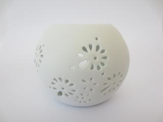 Podgrzewacz do olejków - kominek ceramika - wzór kula kwiaty (biały mat)