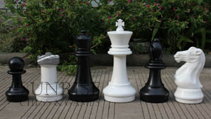 Średniej wielkości zestaw szachów ogrodowych (król 41cm) Szachy ogrodowe 41 cm
