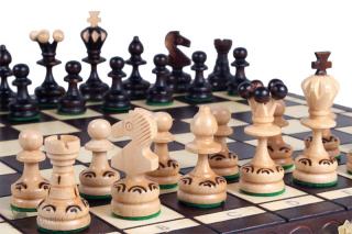 SZACHY PEREŁKA ŚREDNIA (36x36cm) - nie tylko dla dzieci Rzeźbione szachy drewniane PEREŁKA ŚREDNIA - z wkładką