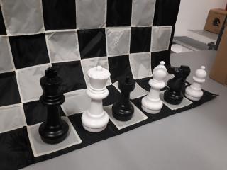 Zestaw do szachów plenerowych / ogrodowych (król 30 cm) - figury + szachownica nylonowa Szachy ogrodowe (król 30 cm, pole 15 cm)