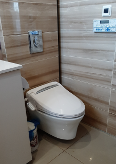 KOMPLET-toaleta myjąca: elektroniczna deska myjąca XARAM Energy Q-7700 (wersja długa EL) + misa ceramiczna WC przyścienna XARAM Energy Milan