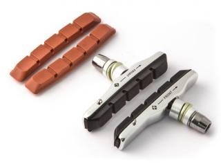 Klocki hamulcowe CLARK'S CP513 MTB (XTR V-brake, Warunki Suche i Mokre, Obudowa aluminiowa) 70mm czarne + 2x wkładki czerwone